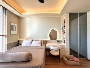 Un appartement à vendre à l'île Maurice, offrant des vues panoramiques sur l'océan et des équipements modernes.